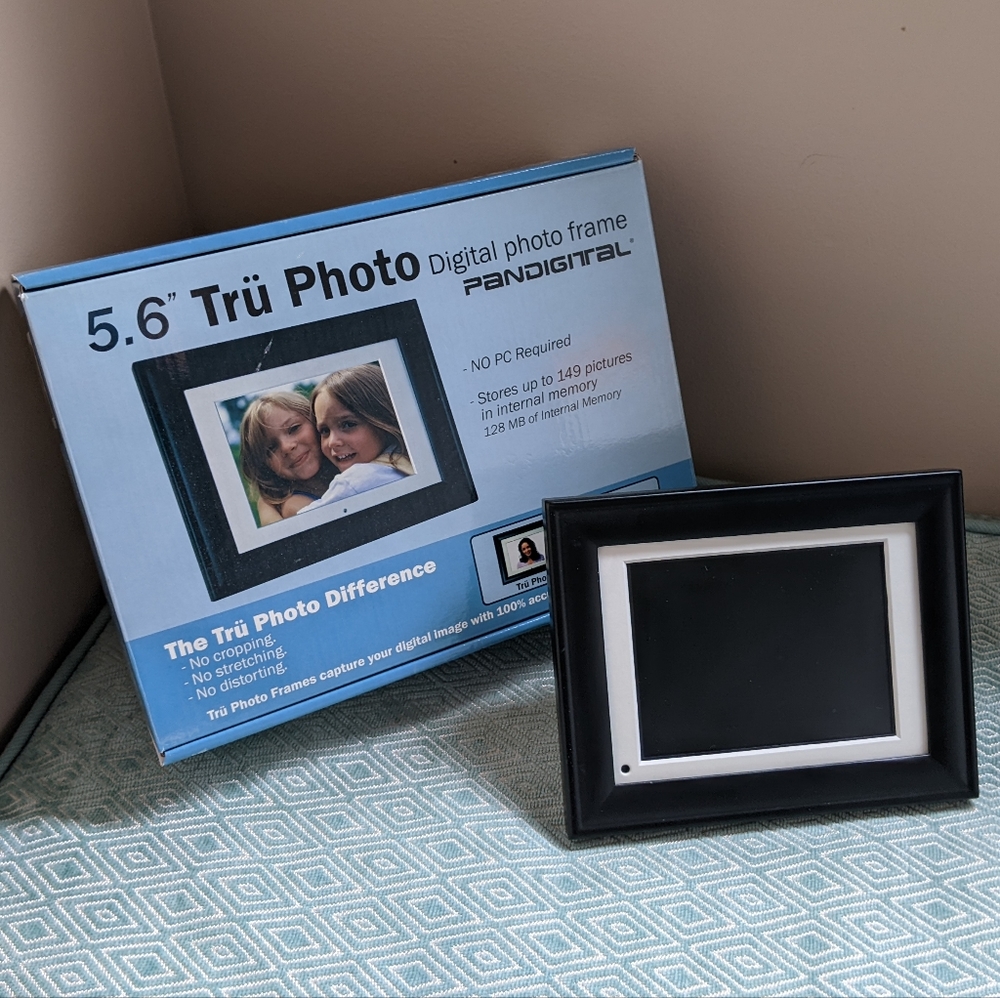 Pandigital 5.6" Tru Photo Digital Photo Frame